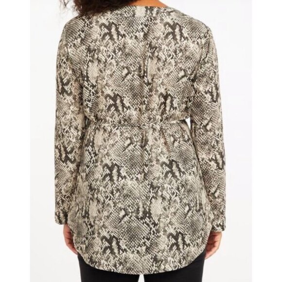 NWT Motherhood Maternity Snake Print Shirt Woman’s size XL gray cream - Picture 9 of 10